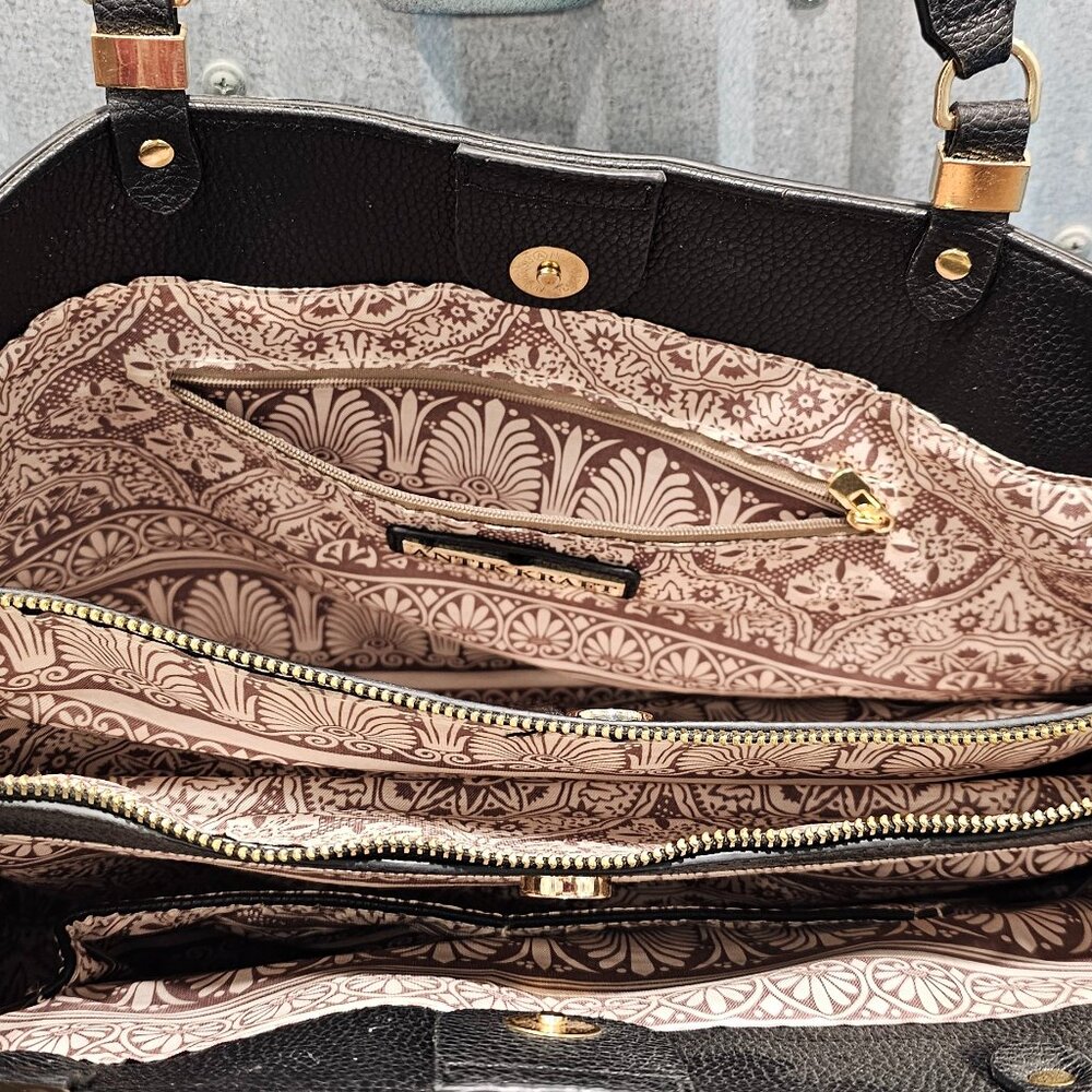 Antik Kraft Black faux leather purse